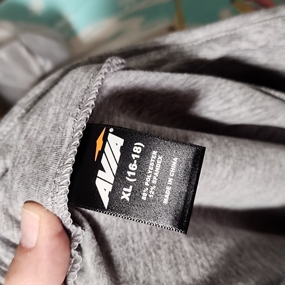 Avia XL (16-18) NWOT kids pullover. - Picture 3 of 5